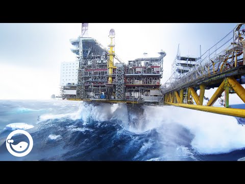 Life &amp; work in Extreme Conditions: This is Why Offshore Oil Rig Workers Earn So much Money